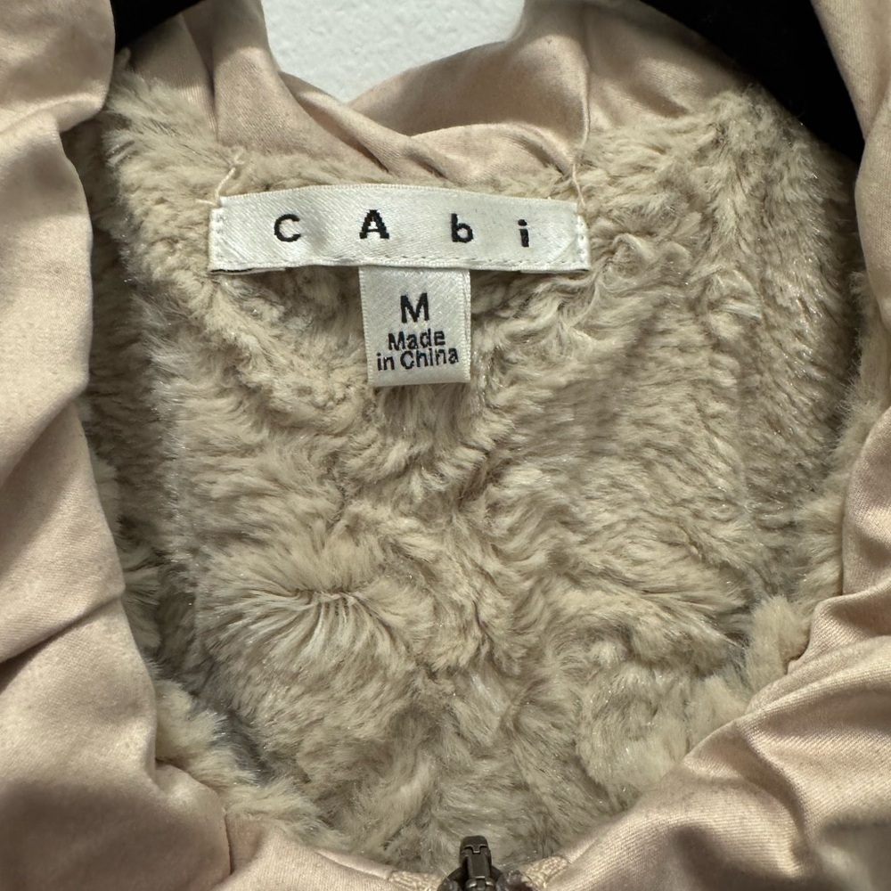 CAbi Shearling Lined CabinCore Adventure Ready Outdoor Vest Cozy Chic Layering - Picture 4 of 10